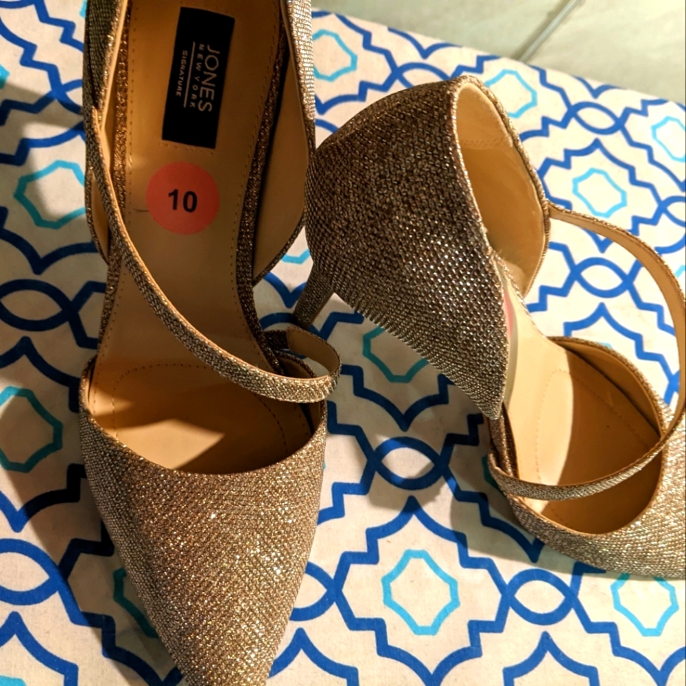 Shimmery evening heel